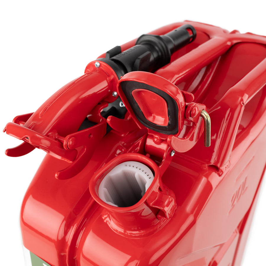 Wavian 20L NATO jerry can in Red — spout and cam-lever closure detail